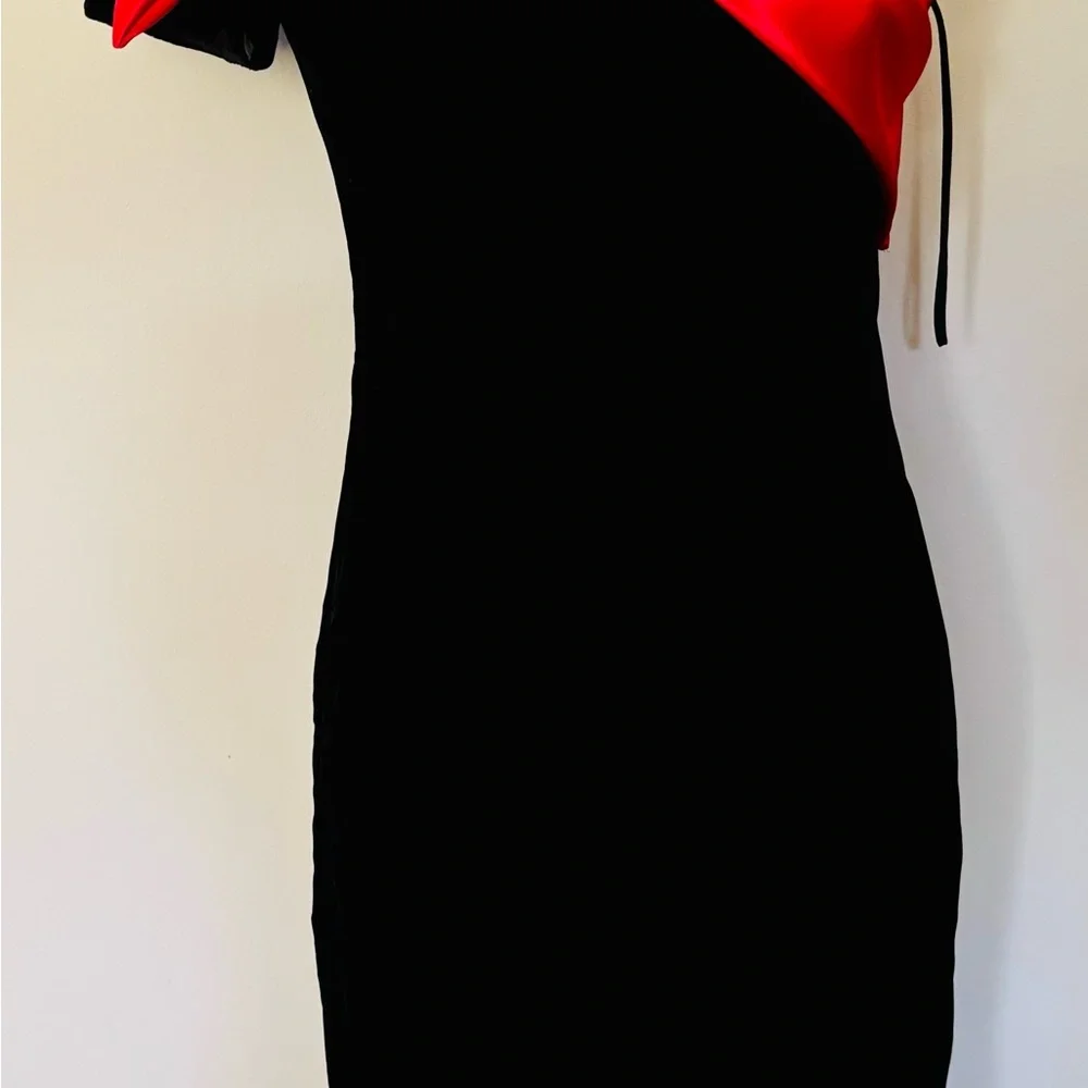 Vintage Jessica Howard Sz 6 One Shoulder Red Satin Bow and Black Velvet Dress - Picture 2 of 16